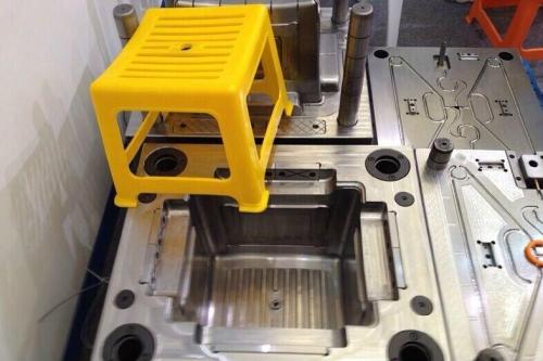 注塑模具加工中模具原理及組成要點(diǎn)有那些呢？